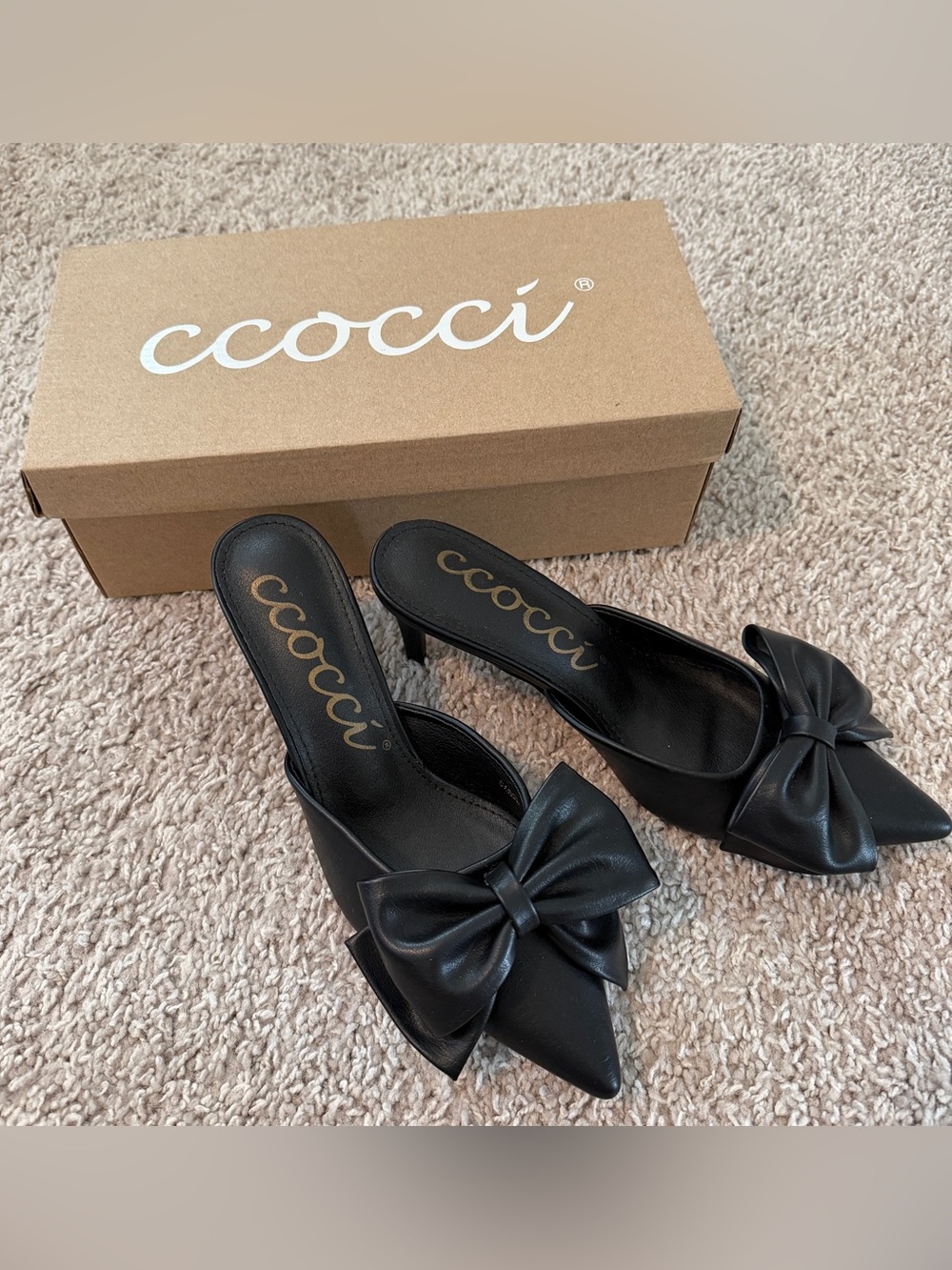 CCOCCI Black Pointed-Toe Kitten Heels with Bow Accent